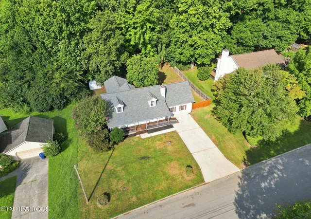 Photo 4 of Single family home for sale at 7813 Shadowood Dr, Knoxville, TN 37938 | MLS# 1351131 | Listing updated on 2026-10-12
