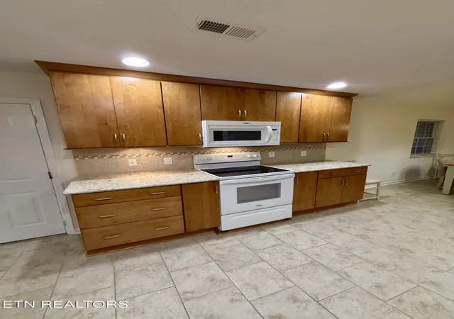Photo 4 of Condo for sale at 1623 Chenoweth Cir, Knoxville, TN 37909 | MLS# 1351107 | Listing updated on 2026-09-18