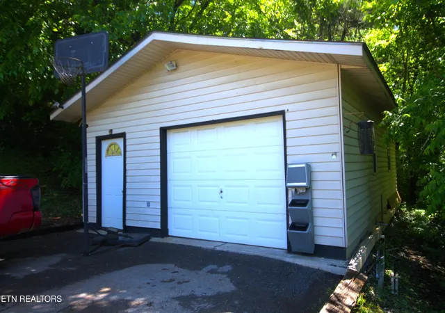 Photo 3 of Single family home for sale at 724 Lower Quarry Rd, Newport, TN 37821 | MLS# 1351114 | Listing updated on 2026-09-21