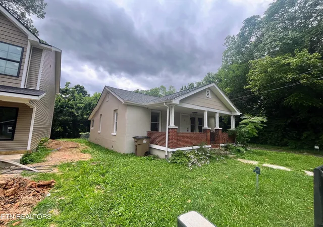 Photo 3 of Single family home for sale at 2200 Cityview Ave, Knoxville, TN 37915 | MLS# 1351363 | Listing updated on 2026-09-01