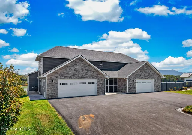 Photo 3 of Sale Pending at 1964 Harbor Hills Dr, Dandridge, TN 37725 | MLS# 1351148 | Listing updated on 2026-09-04