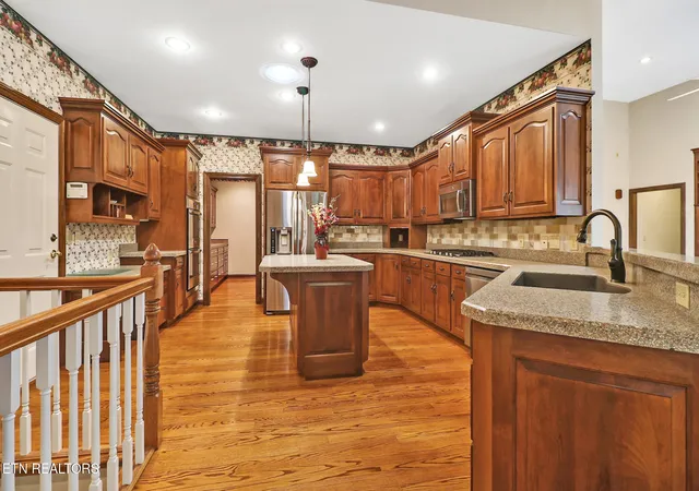 2nd image of 24 Rolling Green Ct, Crossville, TN 38558 | MLS# 1351165