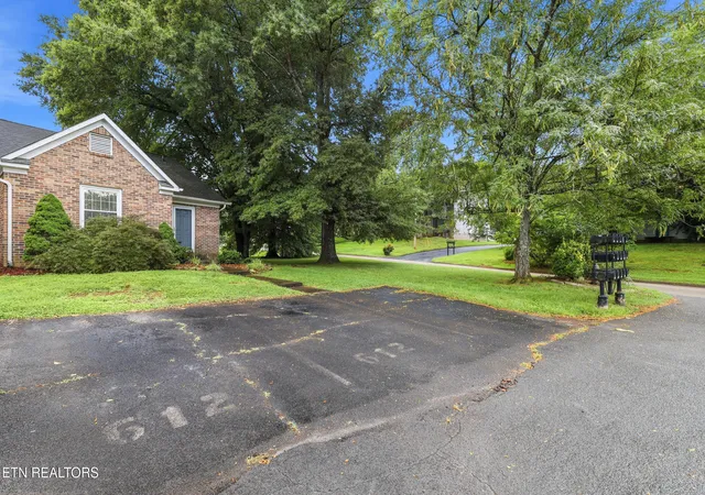 Photo 3 of Sale Pending at 612 Idlewood Ln #Apt. D, Knoxville, TN 37923 | MLS# 1351262 | Listing updated on 2026-09-15