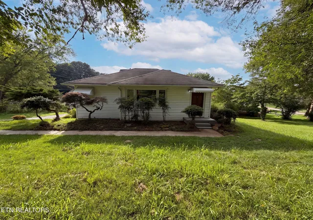 Photo 1 of Single family home for sale at 612 Victor Dr, Knoxville, TN 37912 | MLS# 1351187 | Listing updated on 2026-09-08