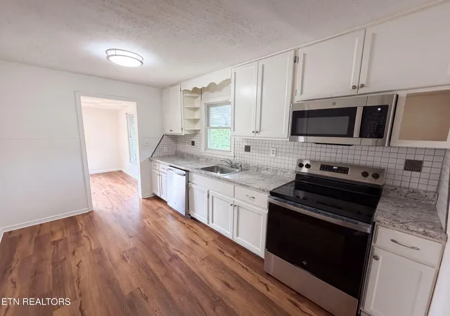 Photo 2 of Single family home for sale at 612 Victor Dr, Knoxville, TN 37912 | MLS# 1351187 | Listing updated on 2026-09-08