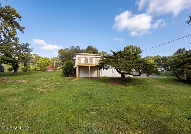Photo 4 of Single family home for sale at 612 Victor Dr, Knoxville, TN 37912 | MLS# 1351187 | Listing updated on 2026-09-08