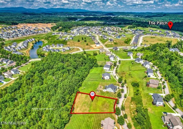 Photo 4 of Sale Pending at 114 W Elderberry St, Oak Ridge, TN 37830 | MLS# 1351220 | Listing updated on 2026-08-28