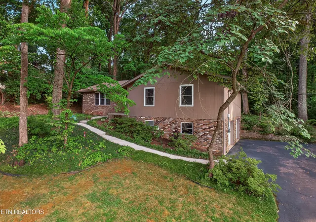 Photo 1 of Single family home for sale at 6933 Riverwood Dr, Knoxville, TN 37920 | MLS# 1351309 | Listing updated on 2026-09-11