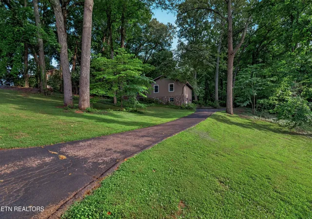 Photo 3 of Single family home for sale at 6933 Riverwood Dr, Knoxville, TN 37920 | MLS# 1351309 | Listing updated on 2026-09-11