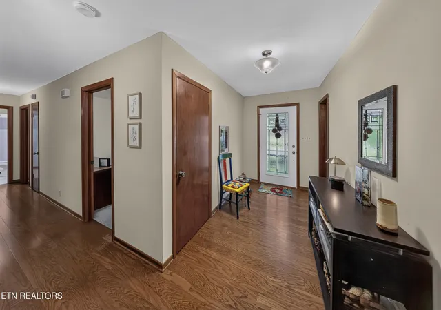 Photo 4 of Single family home for sale at 6933 Riverwood Dr, Knoxville, TN 37920 | MLS# 1351309 | Listing updated on 2026-09-11