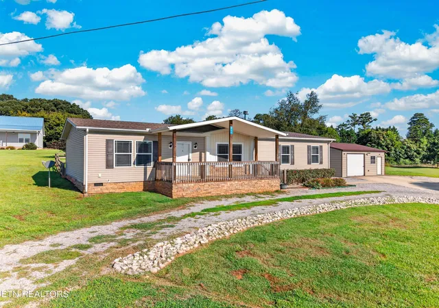 Photo 3 of Single family home for sale at 211 S Springview Rd, Maryville, TN 37801 | MLS# 1351251 | Listing updated on 2026-09-21