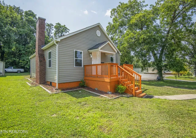 Photo 3 of Single family home for sale at 3210 Wilson Ave, Knoxville, TN 37914 | MLS# 1352417 | Listing updated on 2026-08-20