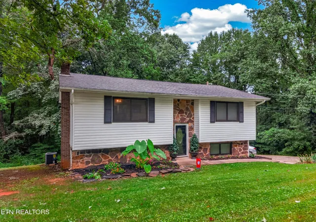 3rd image of 464 Norris Dr, Tazewell, TN 37879 | MLS# 1351629