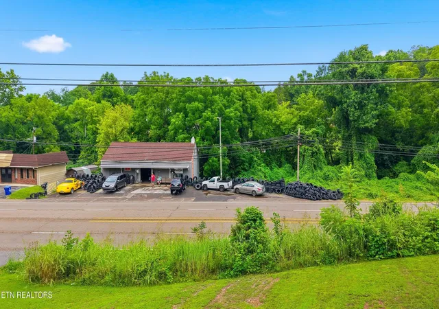 Photo 3 of Single family home for sale at 125 Kimberlin Hts Rd, Kimberlin Heights, TN 37920 | MLS# 1351826 | Listing updated on 2026-08-24
