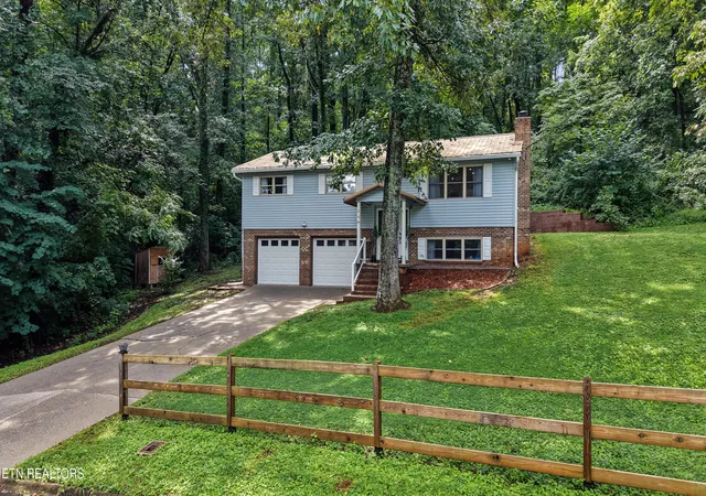 3rd image of 710 Greenwood Dr, Maryville, TN 37803 | MLS# 1351848