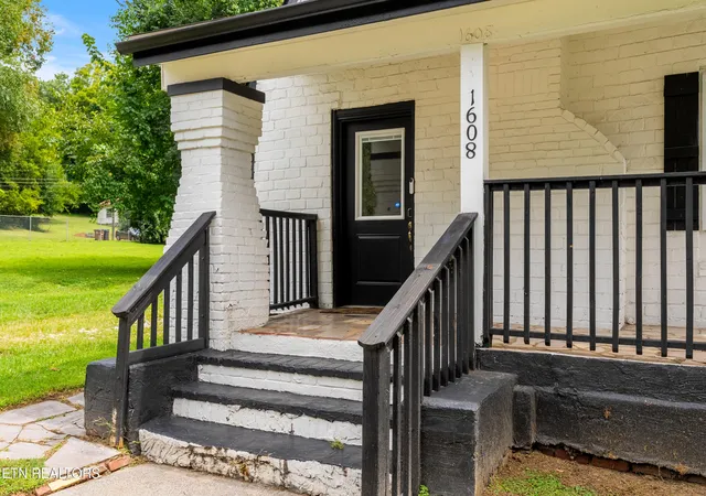 3rd image of 1608 Wilder Pl, Knoxville, TN 37915 | MLS# 1352527