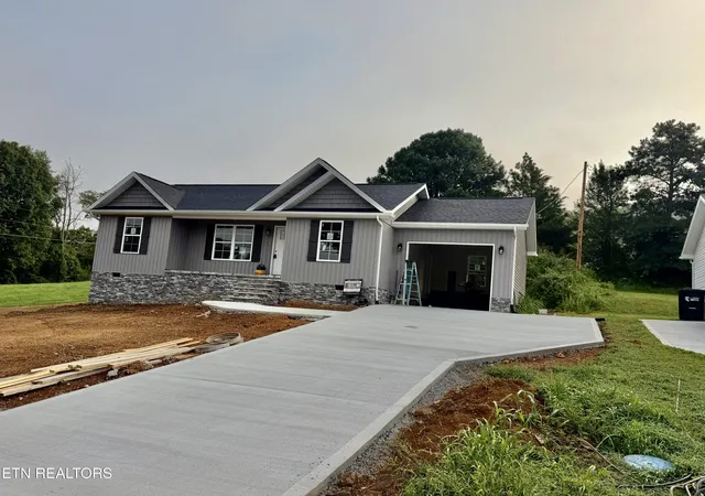 Photo 3 of Sale Pending at 162 Dogwood Rd, Tazewell, TN 37879 | MLS# 1351301 | Listing updated on 2026-09-10