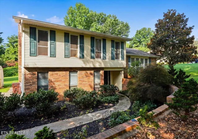 Photo 1 of Single family home for sale at 1909 Grenada Blvd, Knoxville, TN 37922 | MLS# 1351512 | Listing updated on 2026-09-14