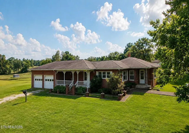 Photo 1 of Single family home for sale at 195 Old Hwy 27, Robbins, TN 37852 | MLS# 1351475 | Listing updated on 2026-10-09