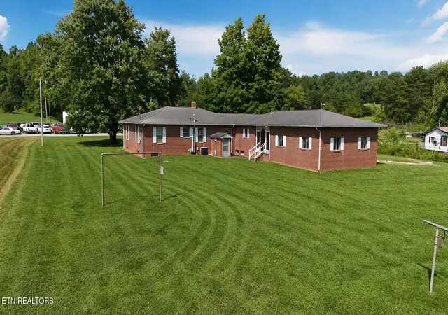 Photo 2 of Single family home for sale at 195 Old Hwy 27, Robbins, TN 37852 | MLS# 1351475 | Listing updated on 2026-10-09