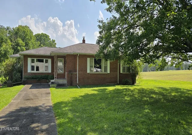 Photo 3 of Single family home for sale at 195 Old Hwy 27, Robbins, TN 37852 | MLS# 1351475 | Listing updated on 2026-10-09