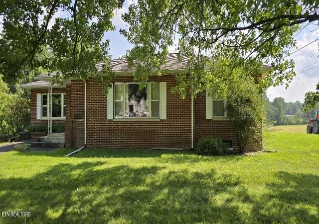 Photo 3 of Single family home for sale at 195 Old Hwy 27, Robbins, TN 37852 | MLS# 1351475 | Listing updated on 2026-10-09