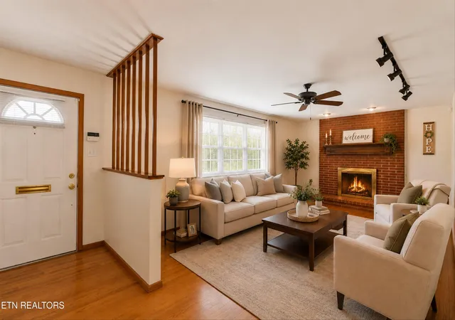 Photo 3 of Sale Pending at 4214 Shangri La Dr, Knoxville, TN 37914 | MLS# 1351353 | Listing updated on 2026-09-09