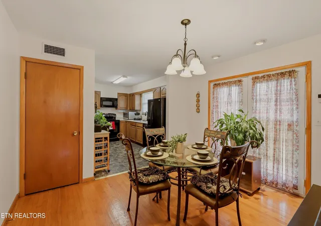 Photo 4 of Sale Pending at 4214 Shangri La Dr, Knoxville, TN 37914 | MLS# 1351353 | Listing updated on 2026-09-09