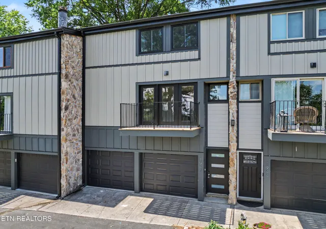1st image of 1946 Cherokee Bluff Dr, Knoxville, TN 37920 | MLS# 1351750