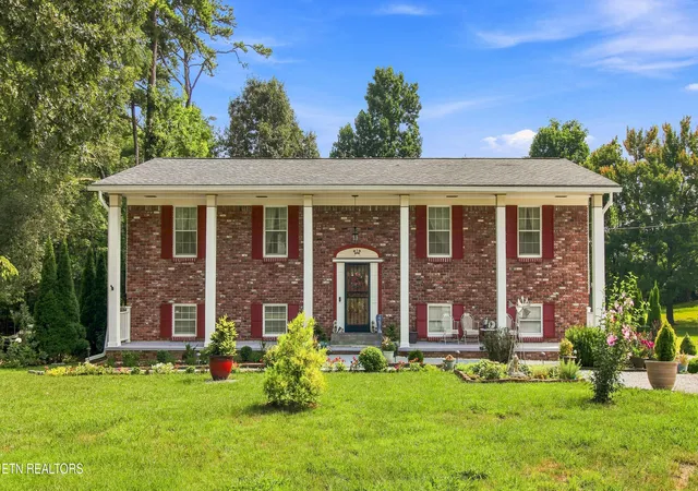 Photo 1 of Single family home for sale at 212 Cogdill Rd, Knoxville, TN 37922 | MLS# 1351368 | Listing updated on 2026-09-15