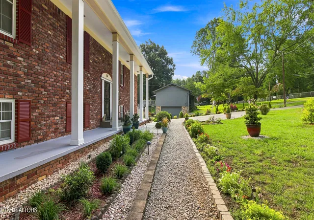 Photo 2 of Single family home for sale at 212 Cogdill Rd, Knoxville, TN 37922 | MLS# 1351368 | Listing updated on 2026-09-15
