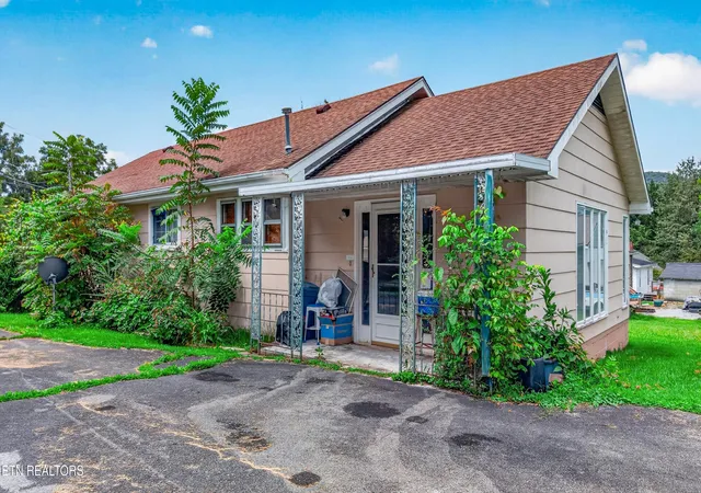 Photo 3 of Single family home for sale at 126 Jefferson St, Erwin, TN 37650 | MLS# 1351371 | Listing updated on 2026-09-30