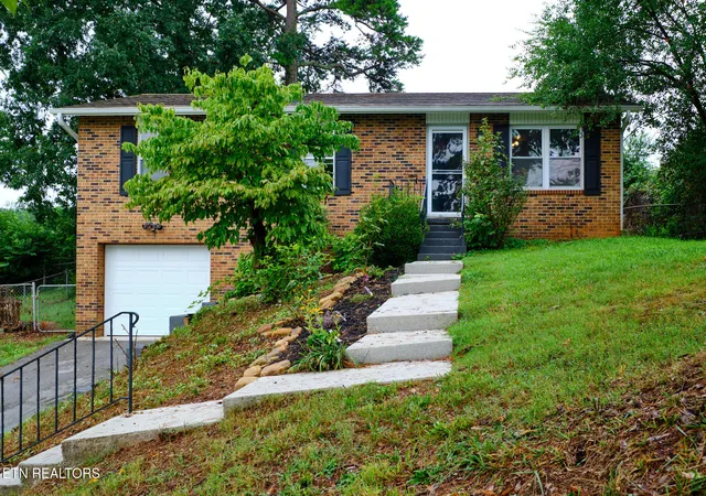 Photo 1 of Single family home for sale at 5408 Malmsbury Rd, Knoxville, TN 37921 | MLS# 1351418 | Listing updated on 2026-09-14