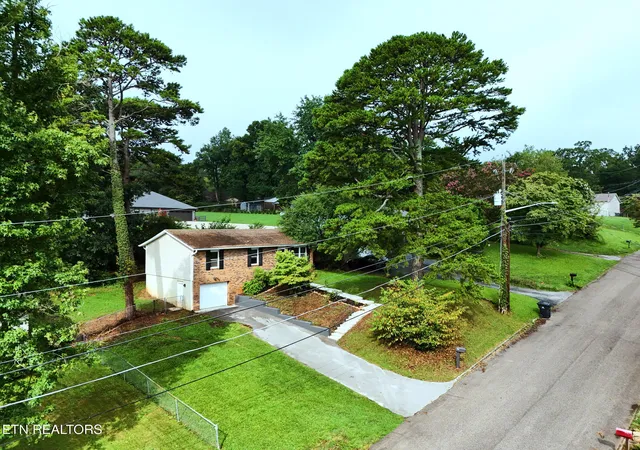 Photo 2 of Single family home for sale at 5408 Malmsbury Rd, Knoxville, TN 37921 | MLS# 1351418 | Listing updated on 2026-09-14