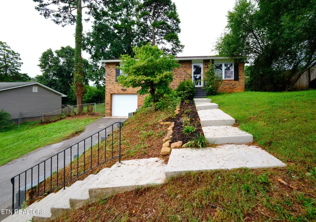 Photo 3 of Single family home for sale at 5408 Malmsbury Rd, Knoxville, TN 37921 | MLS# 1351418 | Listing updated on 2026-09-14