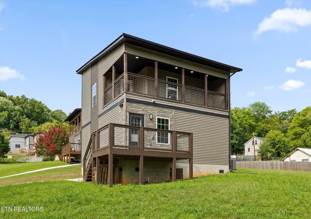 Photo 1 of Single family home for sale at 3915 Meadow Ln, Chattanooga, TN 37406 | MLS# 1351897 | Listing updated on 2026-08-14