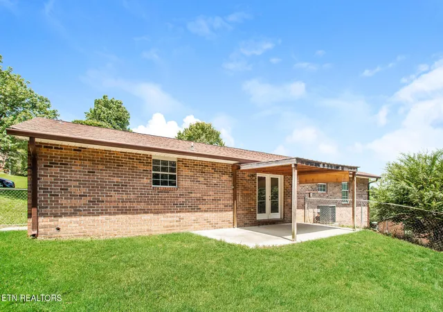 Photo 3 of Single family home for sale at 5941 Brg Garden Rd, Knoxville, TN 37912 | MLS# 1351386 | Listing updated on 2026-09-10