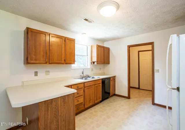 Photo 4 of Single family home for sale at 5941 Brg Garden Rd, Knoxville, TN 37912 | MLS# 1351386 | Listing updated on 2026-09-10