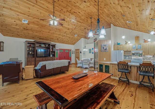4th image of 414 Shaddon Rd, Tellico Plains, TN 37385 | MLS# 1352002