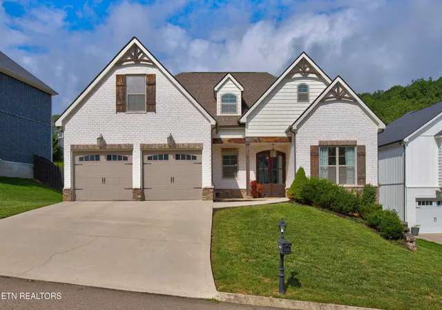 Photo 1 of Single family home for sale at 2043 Highlands Ridge Ln, Knoxville, TN 37932 | MLS# 1351616 | Listing updated on 2026-08-31