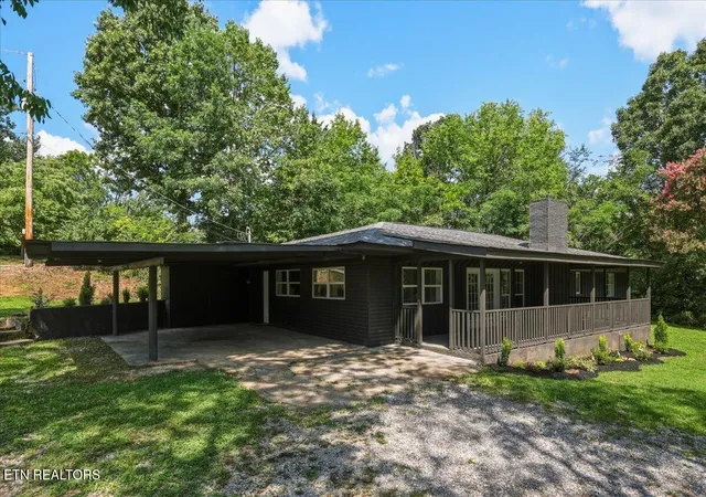 3rd image of 753 Maple Grove St, Maryville, TN 37801 | MLS# 1351788