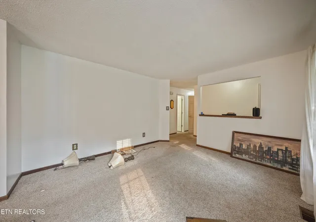 Photo 4 of Sale Pending at 7853 Cedarcrest Rd, Knoxville, TN 37938 | MLS# 1351837 | Listing updated on 2026-08-19