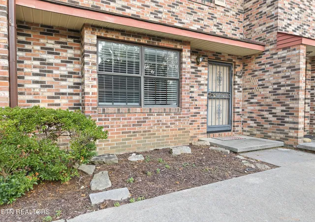 2nd image of 810 Highland Dr #802, Knoxville, TN 37912 | MLS# 1351822