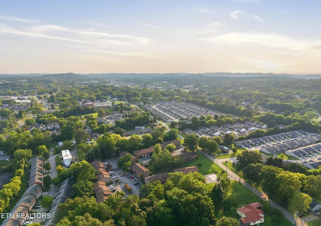 2nd image of 810 Highland Dr, Knoxville, TN 37912