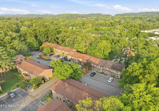 5th image of 810 Highland Dr, Knoxville, TN 37912