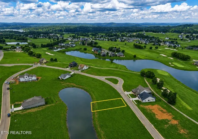 2nd image of 652 Black Bear Cir, Loudon, TN 37774 | MLS# 1351427
