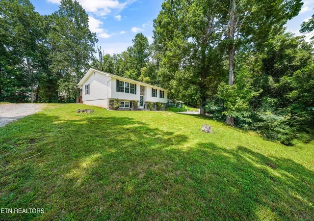 2nd image of 175 Henderson Ln, Jacksboro, TN 37757 | MLS# 1351740