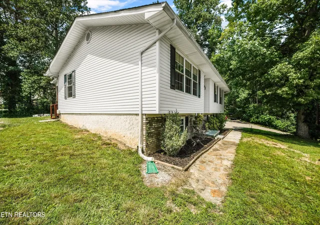 Photo 3 of Single family home for sale at 175 Henderson Ln, Jacksboro, TN 37757 | MLS# 1351740 | Listing updated on 2026-09-10