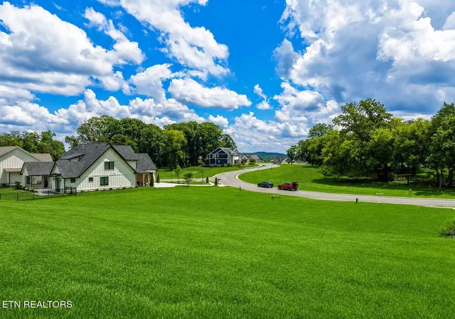 3rd image of 1000 Eagle Point Dr, Loudon, TN 37774 | MLS# 1351430