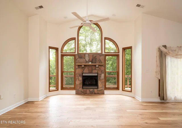 Photo 3 of Single family home for sale at 383 Maiden Ln, Speedwell, TN 37870 | MLS# 1352073 | Listing updated on 2026-08-21